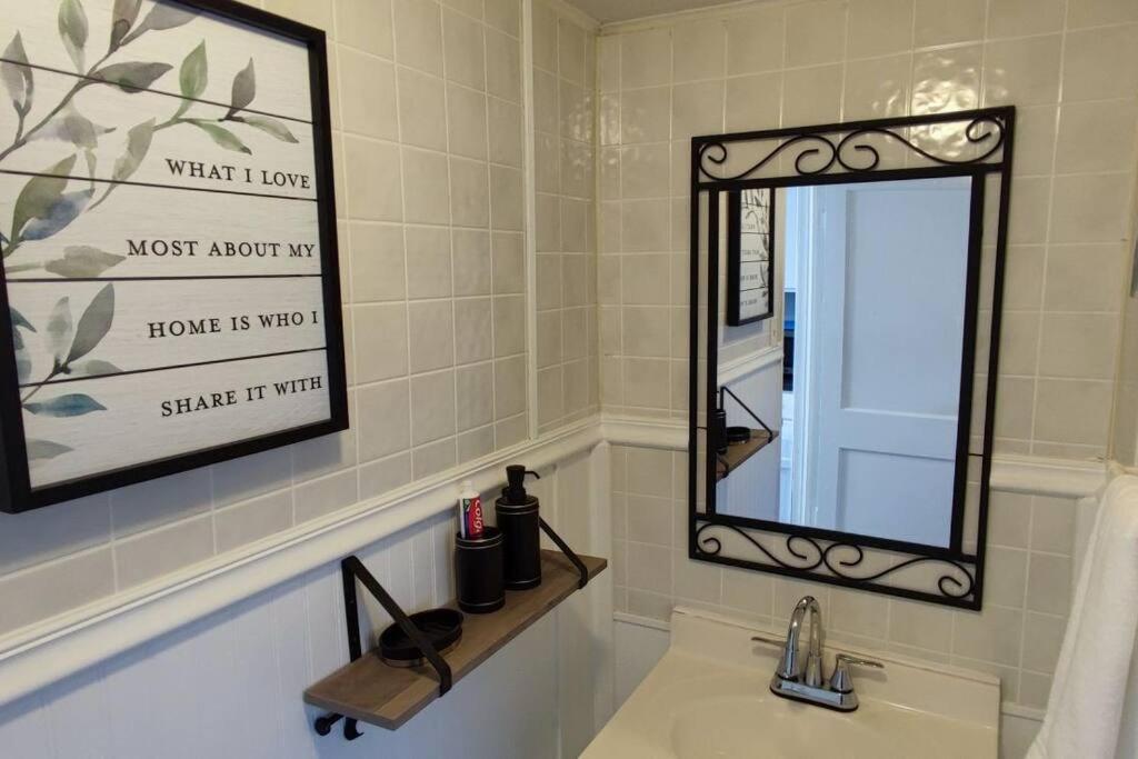 Perfect Combo Of Charm & Comfort- 2Bedroom Home Noblesville Exterior foto